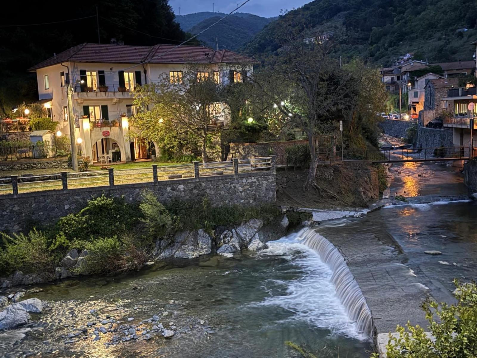 Appartamento In Villa A 5 Km Dal Mare Albisola Superiore Exterior photo